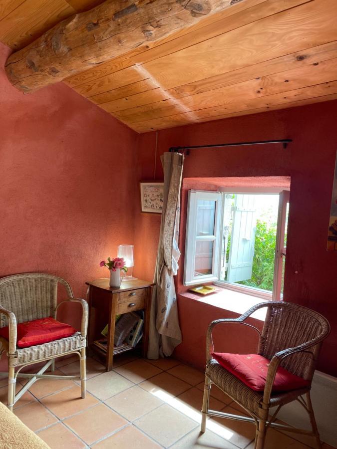 Bed and Breakfast Le Petit Mas Вогюэ Экстерьер фото
